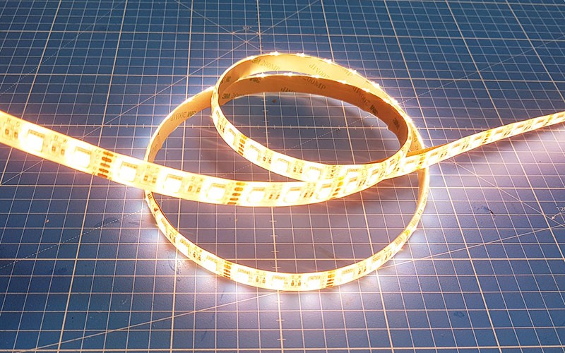 Tuto vidéo : Couper et raccorder un ruban LED RGBW.