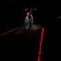Projection au sol de deux lasers pour distance de sécurité vélo