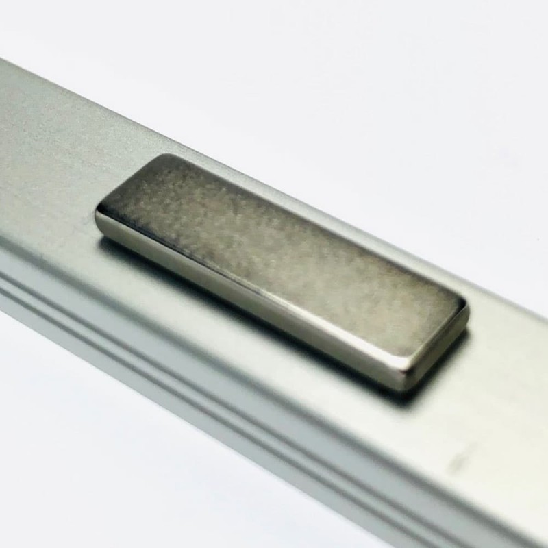 Support magnétique SMALL pour profilé LED aluminium