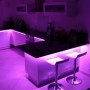 Le ruban LED créer une belle ambiance dans cette cuisine