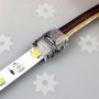 Branchement du ruban LED sur le raccord RGB+CCT rapide étanche