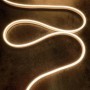Néon LED flexible 24V blanc chaud allumé