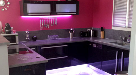 Rouleau led RVB kit cuisine am&eacute;nag&eacute;e