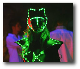 Robot led femme équipé de bande led RGB