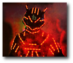 Robot led homme équipé de bandeau led RGB alimenté par batterie