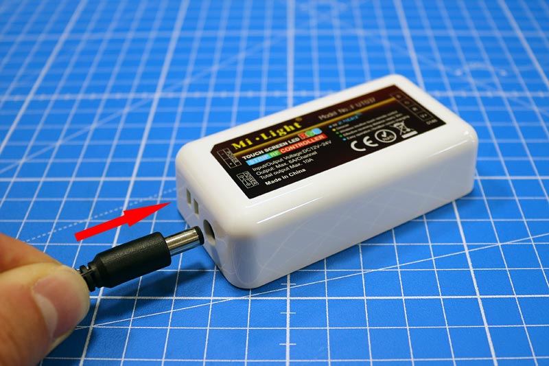 Branchement de l'alimentation sur le contrôleur RGB multizone