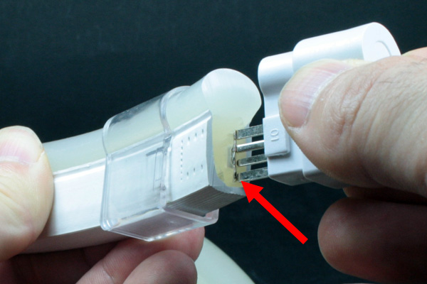 Insertion du connecteur néon led