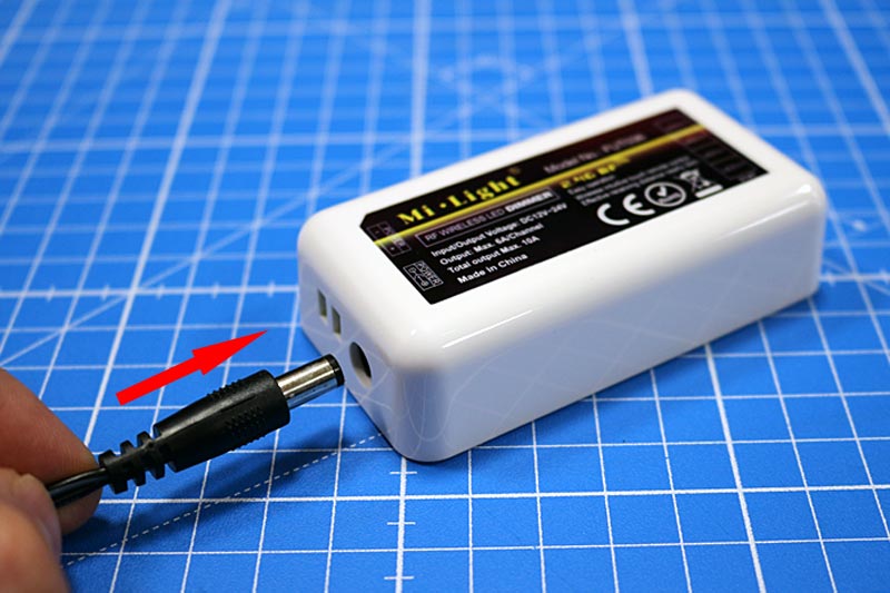 Branchement de l'alimentation sur le variateur led.