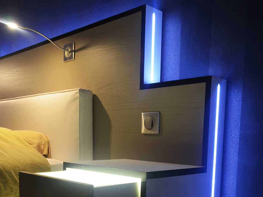 Mise en lumière d'une tête de lit avec du ruban LED