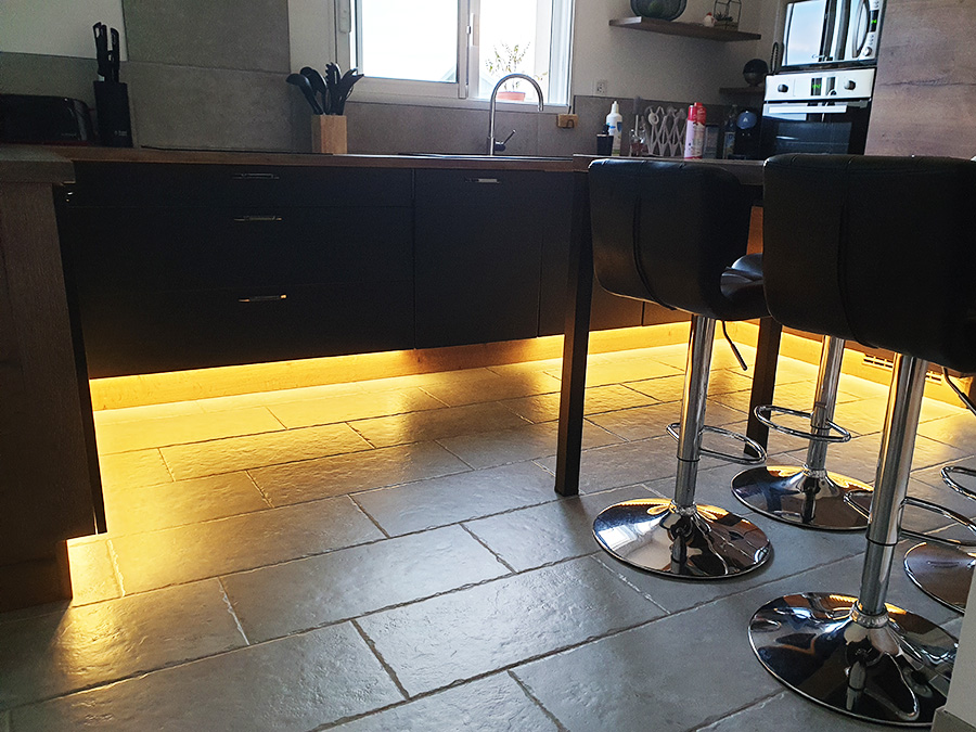 Eclairage LED pour plinthes de cuisine
