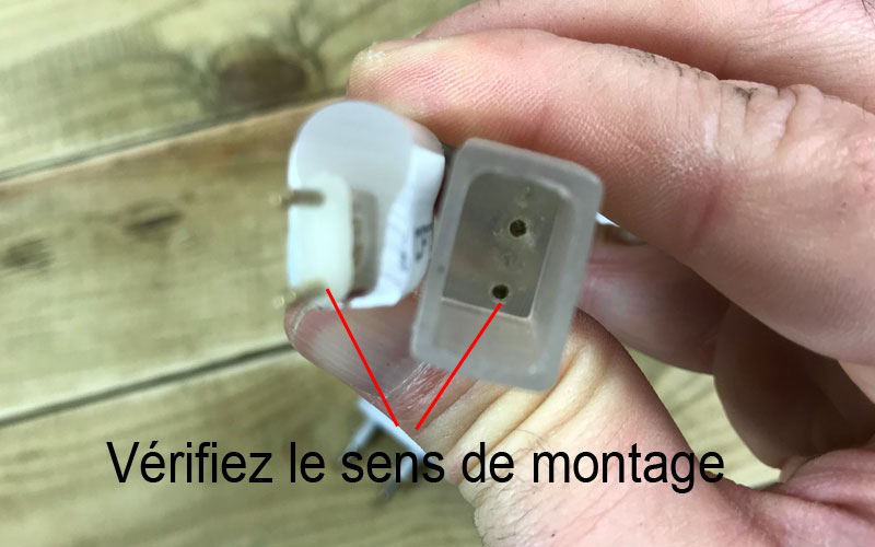 Sens de raccordement du connecteur d'alimentation