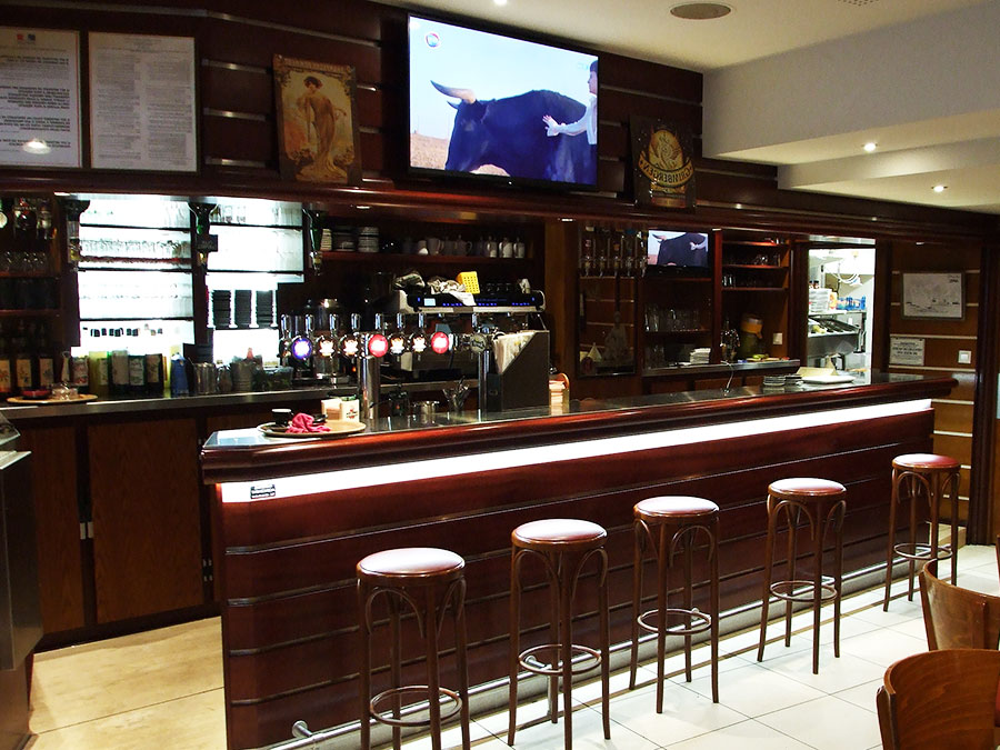 Utilisation de ruban LED pour éclairer un comptoir de bar