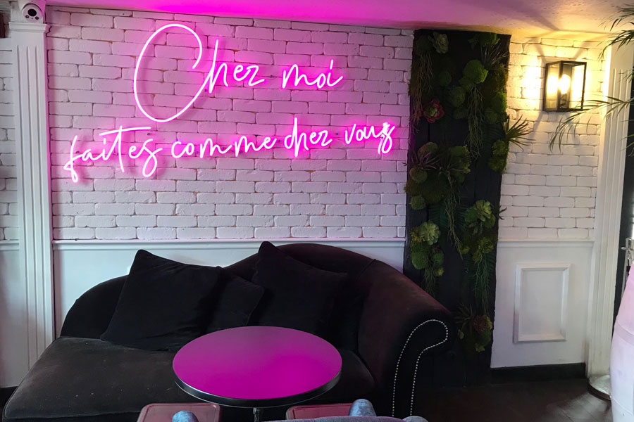 Enseigne LED lumineuse rose