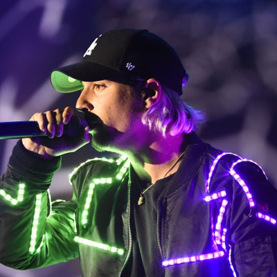 Nekfeu avec une veste lumineuse DMX
