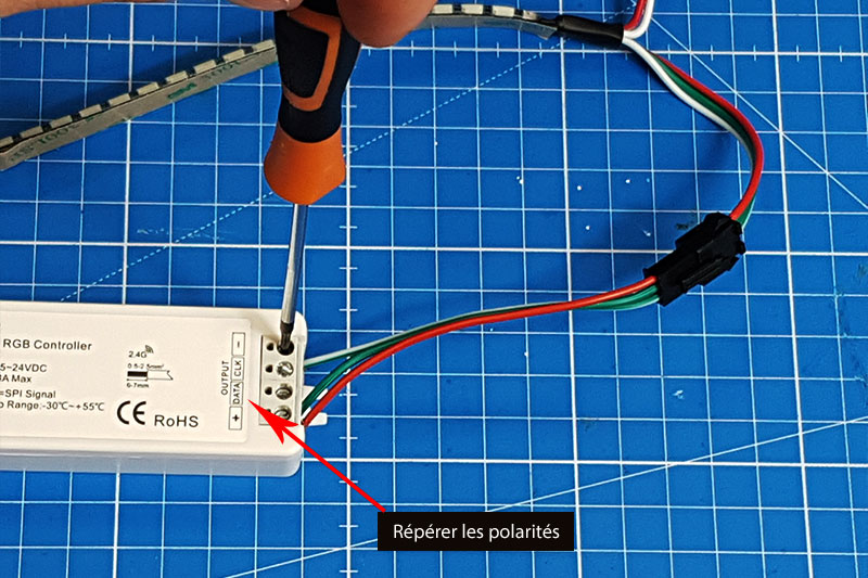 Raccordement de la bande LED adressable au contrôleur LED PIXEL