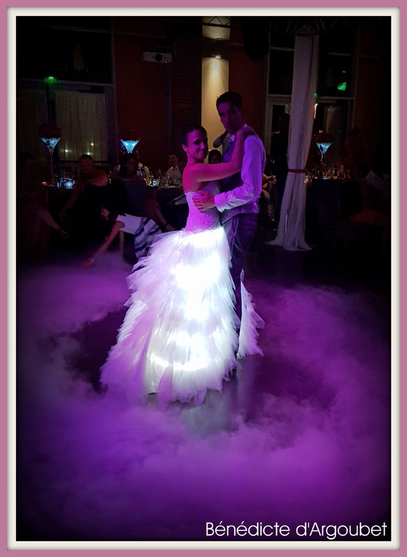Ruban led sur instal&eacute; sur une robe de mari&eacute;e