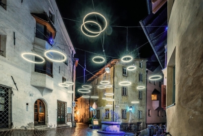 Néon Flexible illumine le festival Water Light en Italie