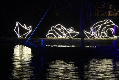 Quand le bateau Néon-Flexible s'invite au Festival de Loire