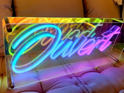 Enseigne LED néon sur mesure avec effet miroir