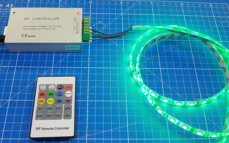 Comment raccorder le contrôleur RGB RF ?