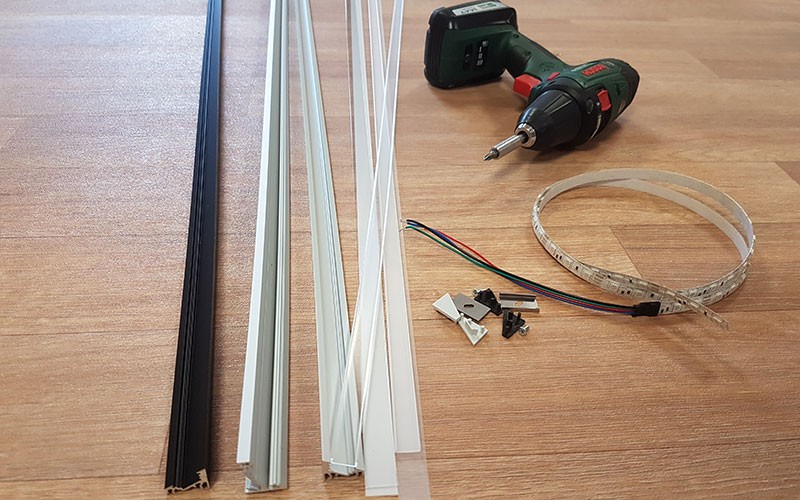 Comment installer le profilé LED CORNER dans les angles ?