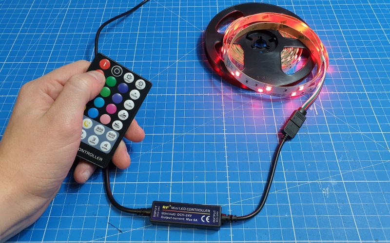 Comment raccorder et utiliser le mini contrôleur RGB ?