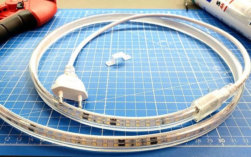 Couper un ruban LED 220V 120LED/m sécable tous les 10cm