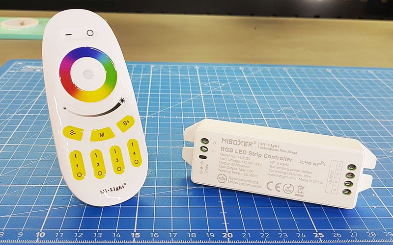 Comment brancher et utiliser le contrôleur RGB multizone ?